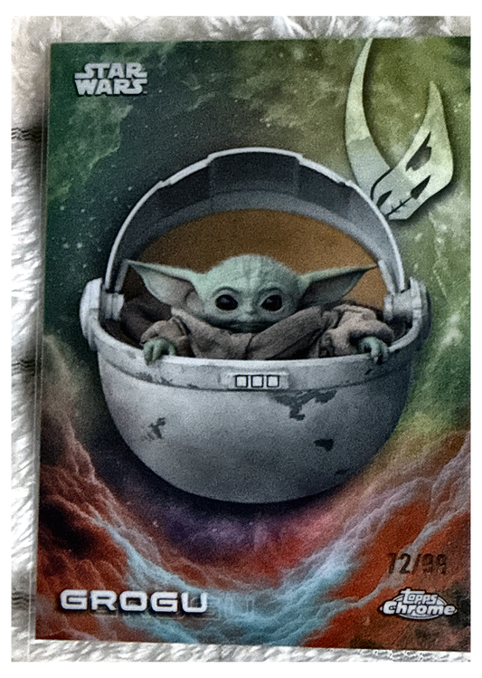 Grogu CE-24 Chrome Refractor 72/99 - 2025 Topps Chrome Star Wars, frente