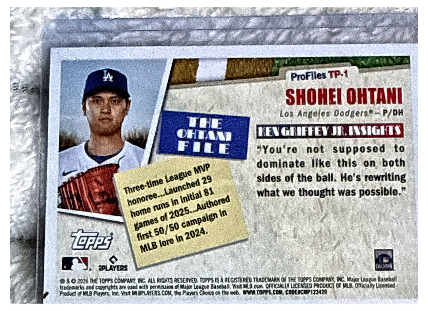 Shohei Ohtani TP-1 - reverso con los comentarios de Ken Griffey Jr